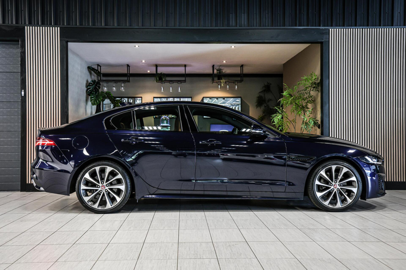 Jaguar XE 2.0 P250 R-Dynamic HSE NAVI LEER CAMERA CARPLAY. — photo 15