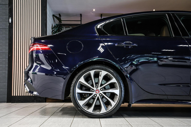 Jaguar XE 2.0 P250 R-Dynamic HSE NAVI LEER CAMERA CARPLAY. — photo 16