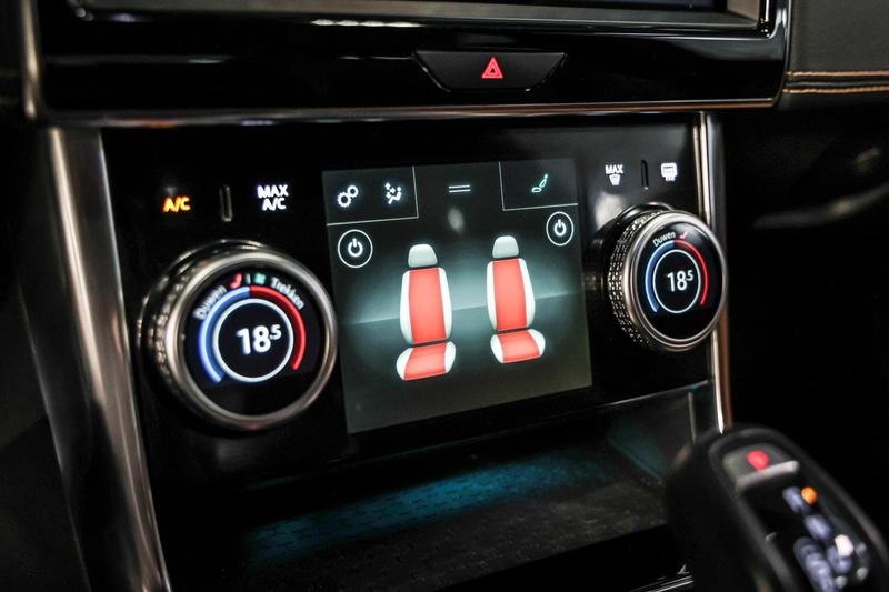 Jaguar XE 2.0 P250 R-Dynamic HSE NAVI LEER CAMERA CARPLAY. — photo 41