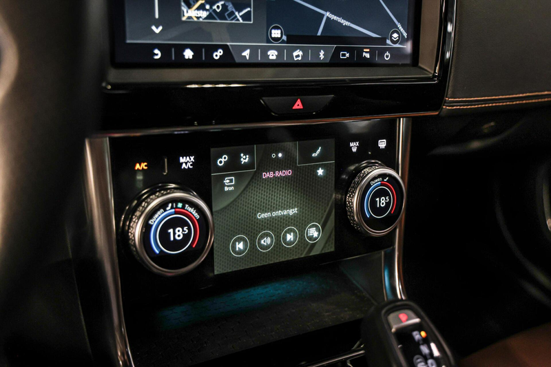 Jaguar XE 2.0 P250 R-Dynamic HSE NAVI LEER CAMERA CARPLAY. — photo 40