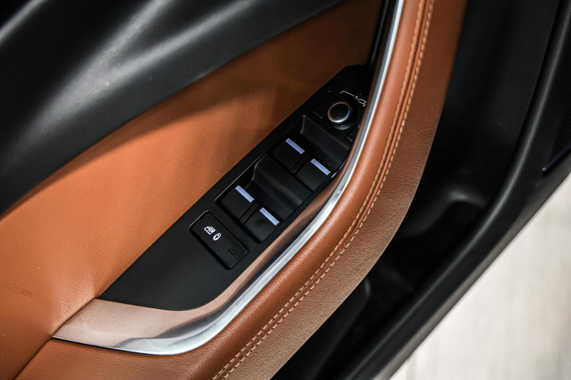 Jaguar XE 2.0 P250 R-Dynamic HSE NAVI LEER CAMERA CARPLAY. — photo 27