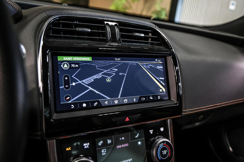 Jaguar XE 2.0 P250 R-Dynamic HSE NAVI LEER CAMERA CARPLAY. — photo 32