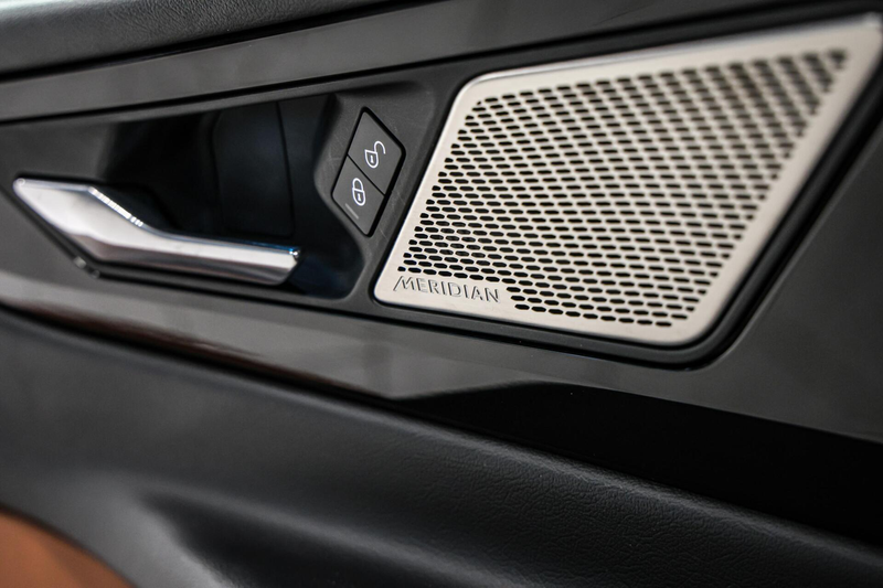 Jaguar XE 2.0 P250 R-Dynamic HSE NAVI LEER CAMERA CARPLAY. — photo 26