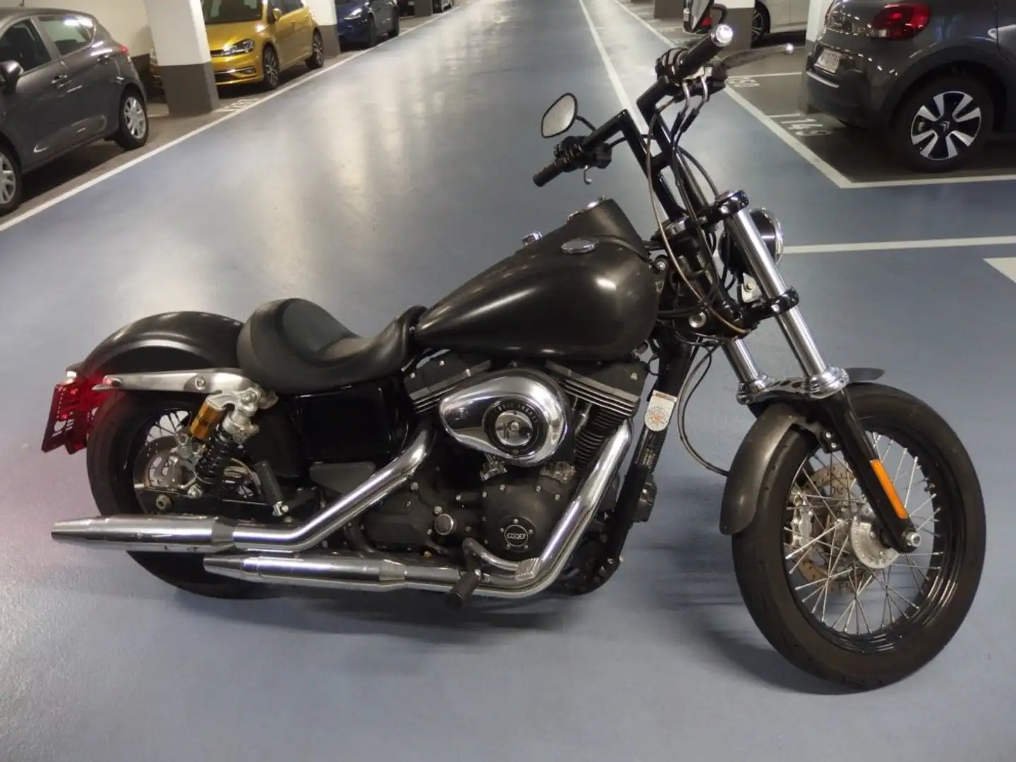 Harley-Davidson Dyna Street Bob besonders optimiert Černá - 1