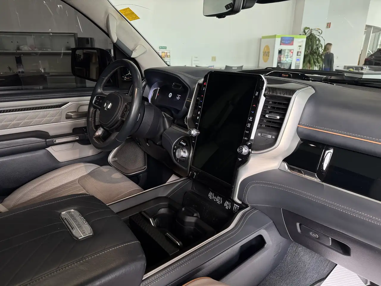 RAM 1500 снимка RAM 1500
