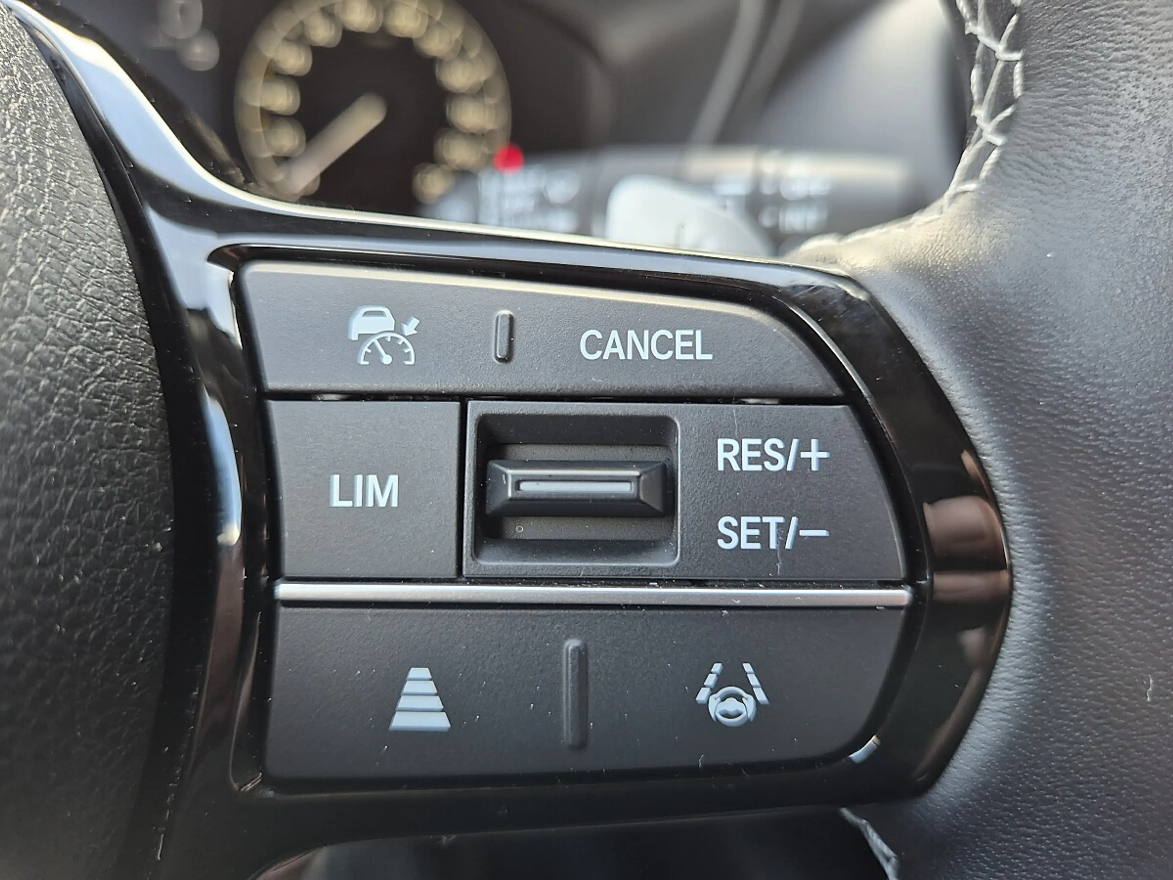 Honda ZR-V 2,0 i-MMD Hybrid Elegance Aut. — photo 13