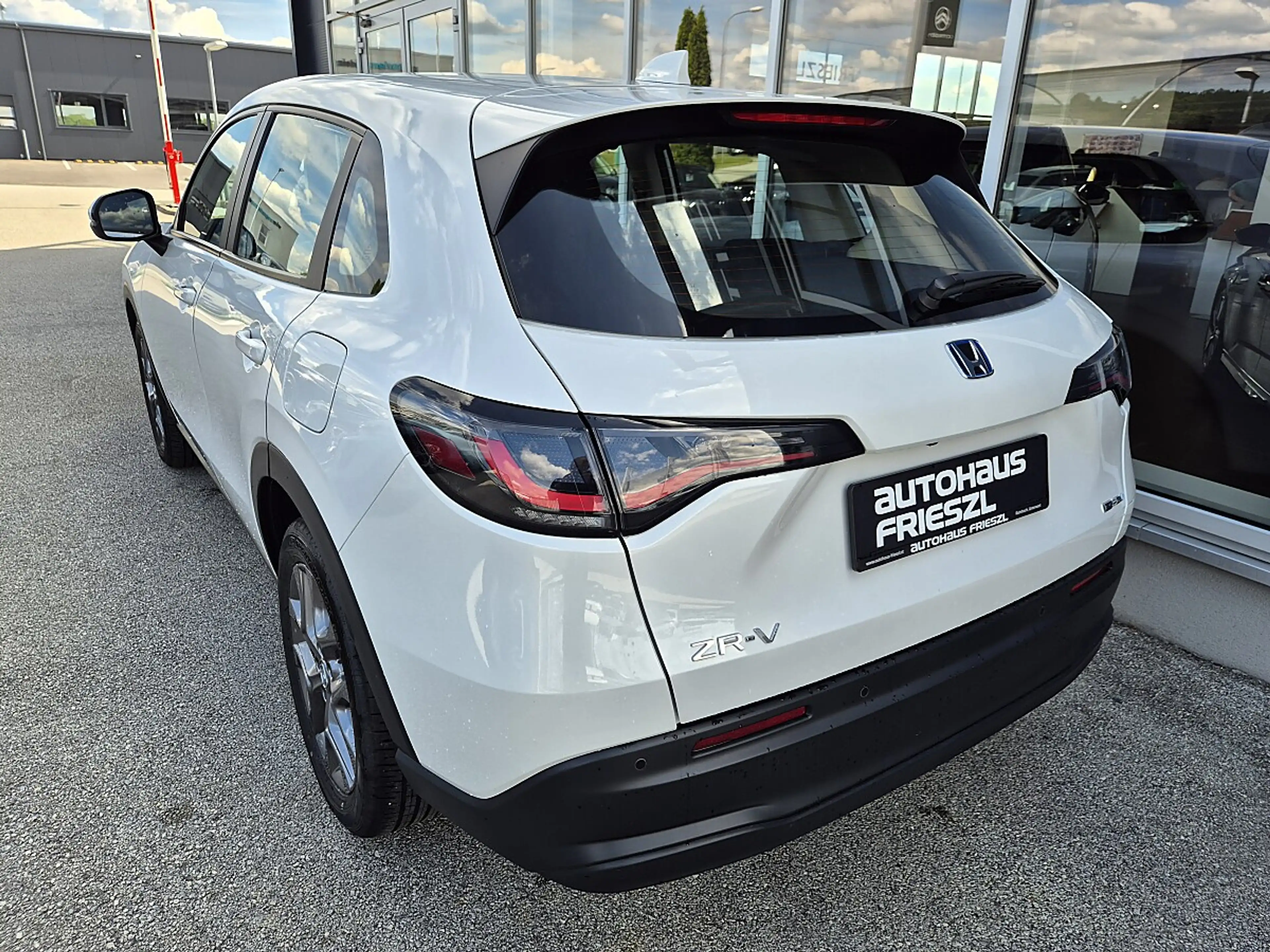 Honda ZR-V 2,0 i-MMD Hybrid Elegance Aut. — photo 4
