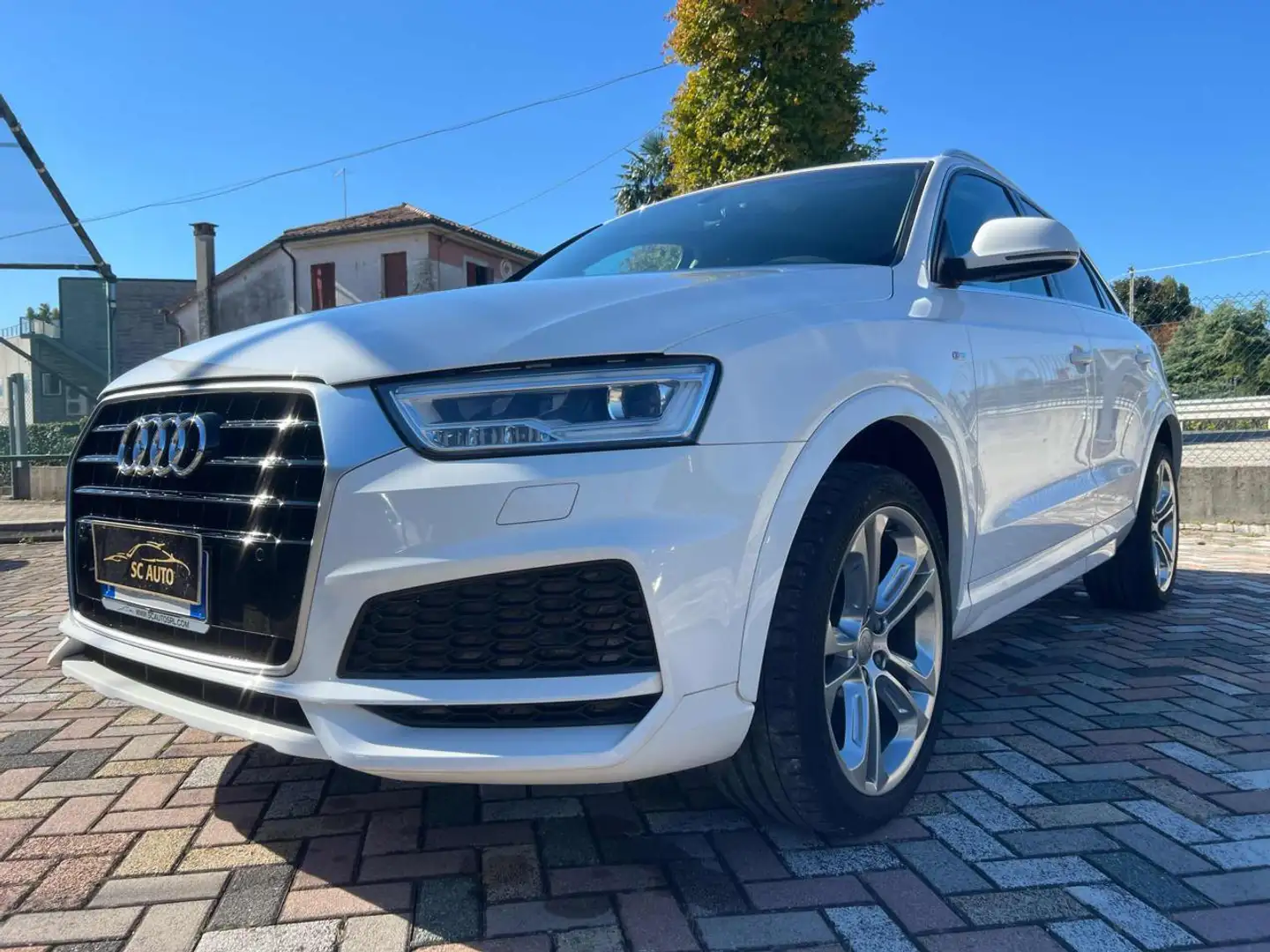 Audi Q3 2.0 TDI 120 CV S line Edition Wit - 1