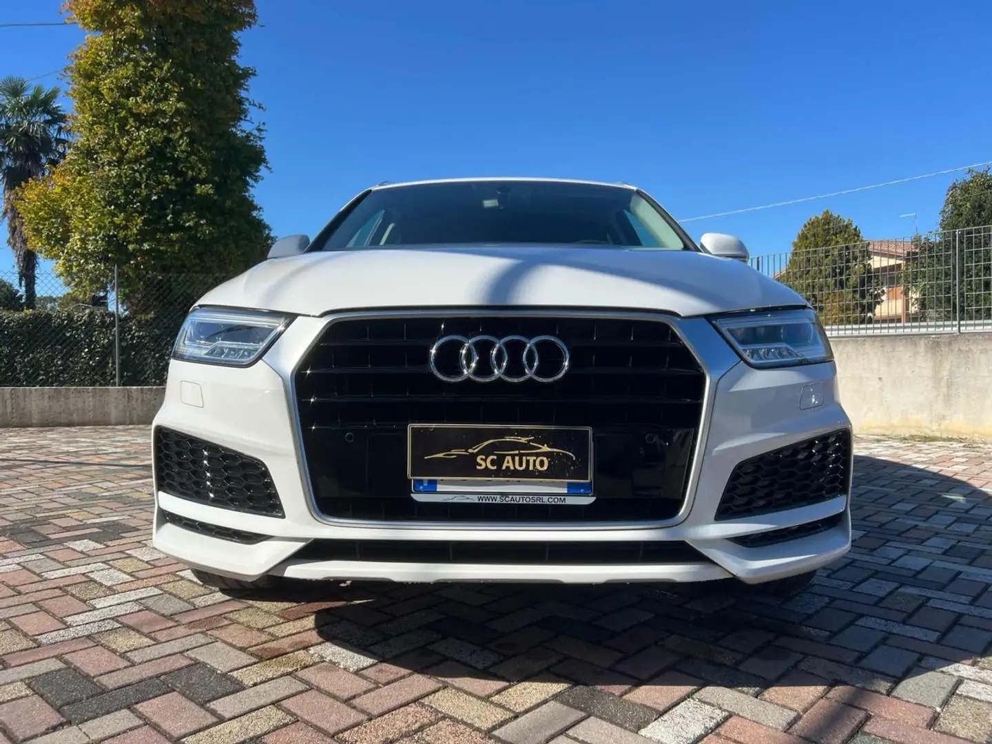 Audi Q3 2.0 TDI 120 CV S line Edition Wit - 2