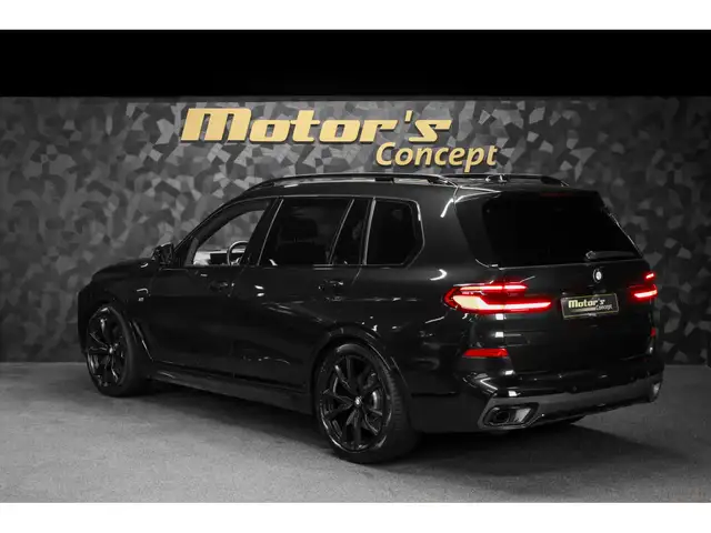 BMW X7 view 7