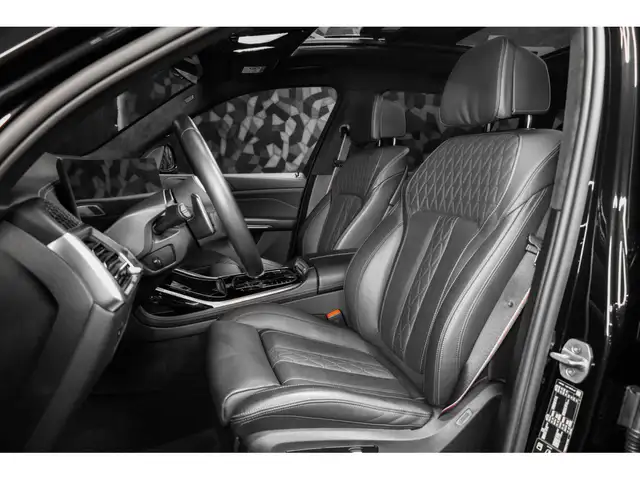 BMW X7 view 9