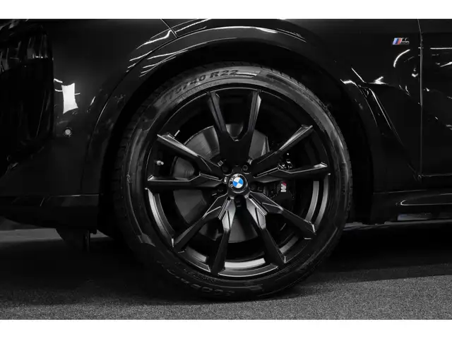 BMW X7 view 15