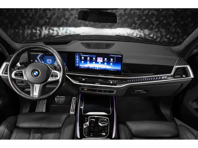 BMW X7 view 12