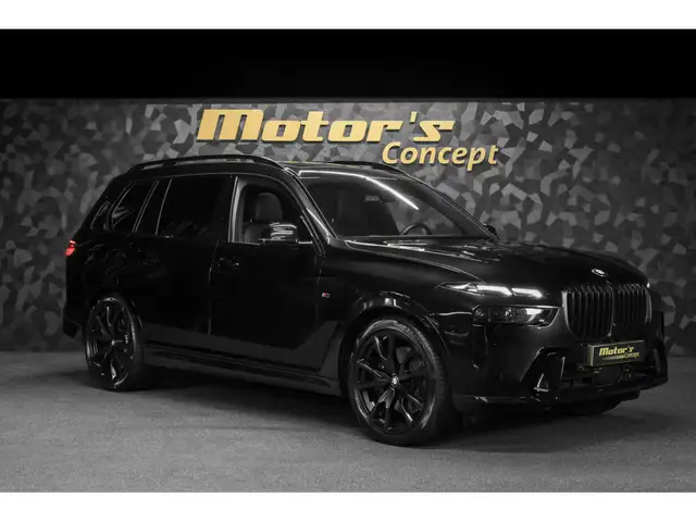 BMW X7 view 6