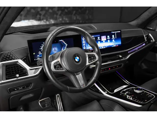 BMW X7 view 8