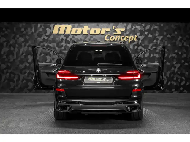 BMW X7 view 5