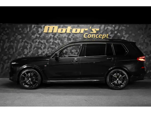 BMW X7 view 2