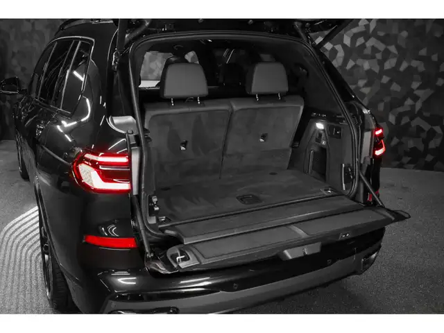 BMW X7 view 14