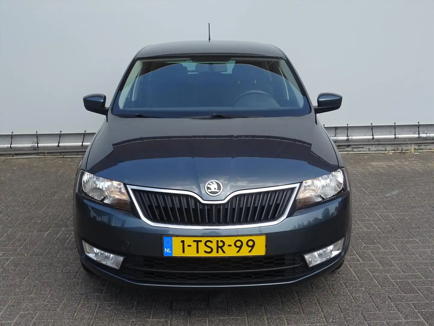 Skoda Rapid/Spaceback 1.2 105pk TSI Greentech Ambition Business Line / T Grijs - 2