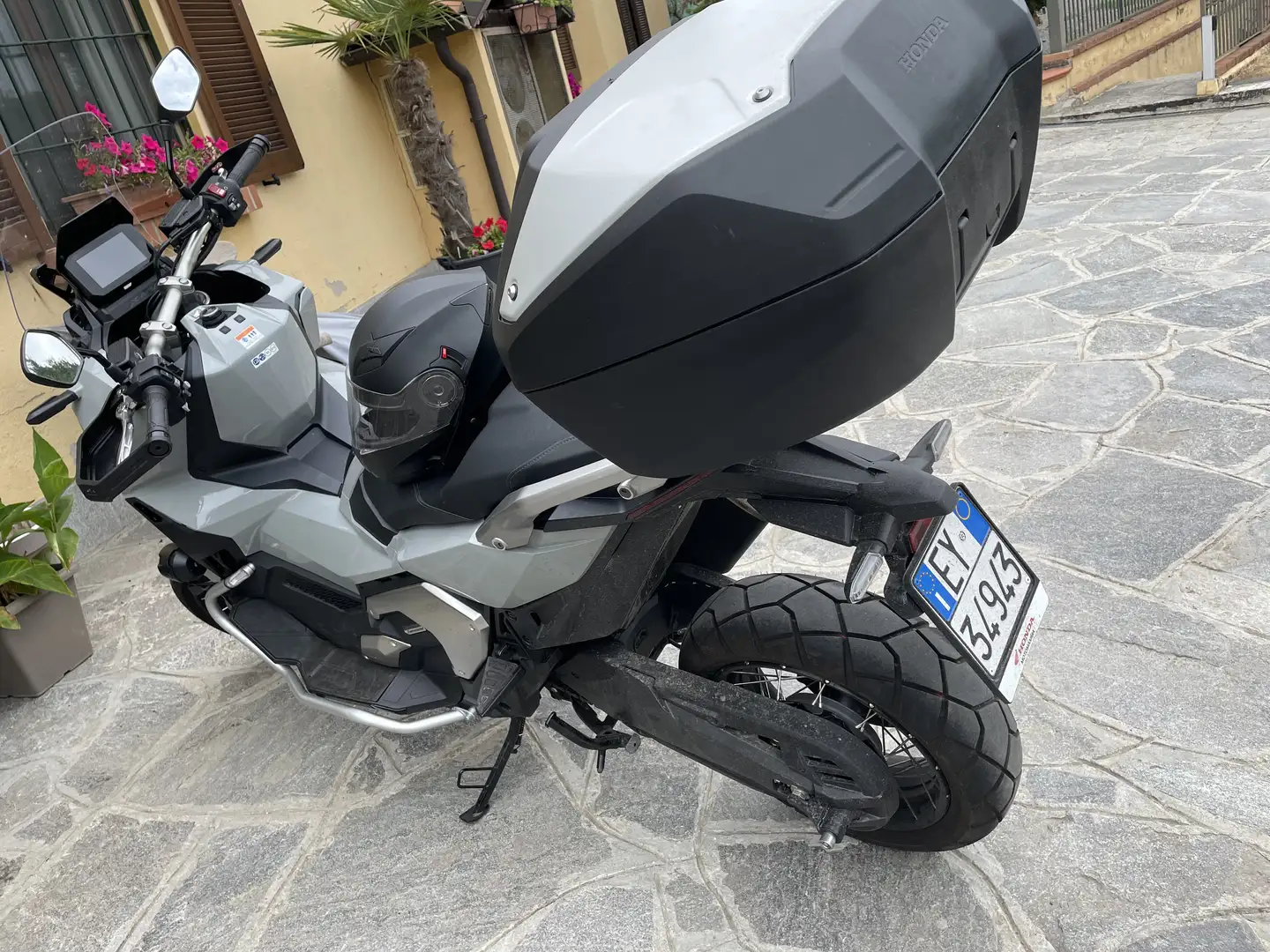 Honda X-ADV Honda X-ADV 750 Adventure Iva esposta - 2
