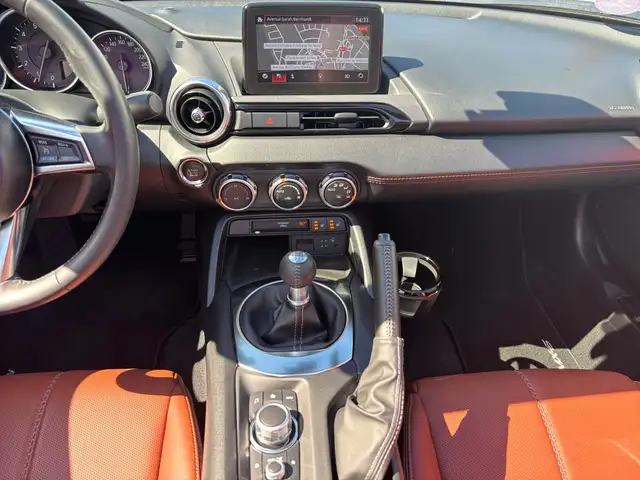 Mazda MX-5 view 11