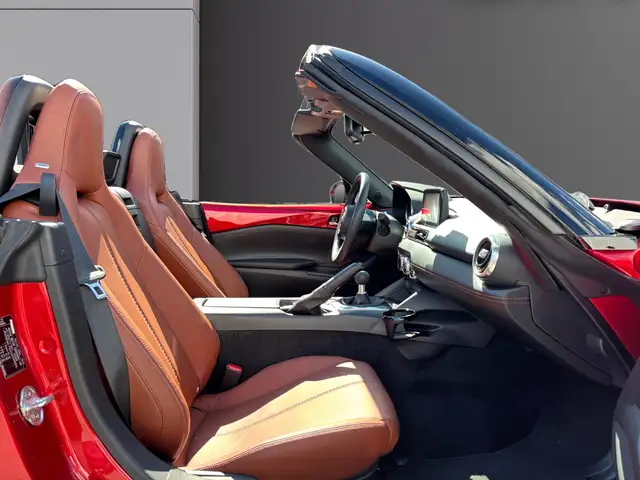 Mazda MX-5 view 8