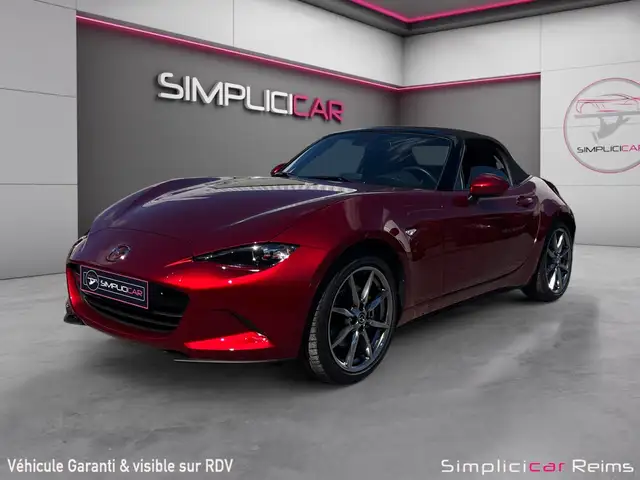 Mazda MX-5 view 3