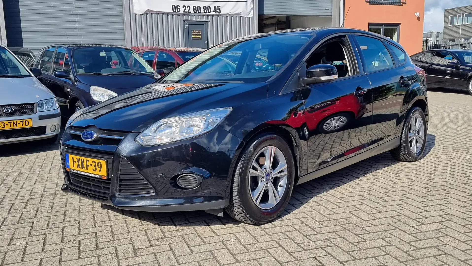 Ford Focus 1.0 EcoBoost Edition Navi, LMV, Bluetooth, NAP Zwart - 1