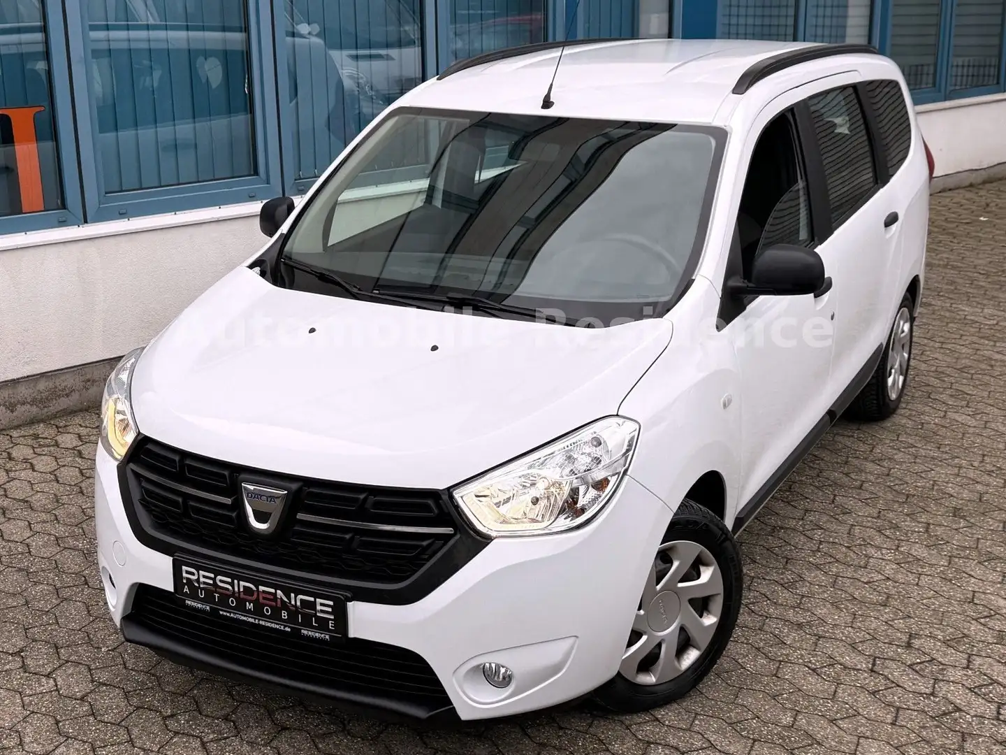 Dacia Lodgy 1.3 TCe 100*KLIMA*7-SITZER*PDC*E-PAKET*1HD Weiß - 2
