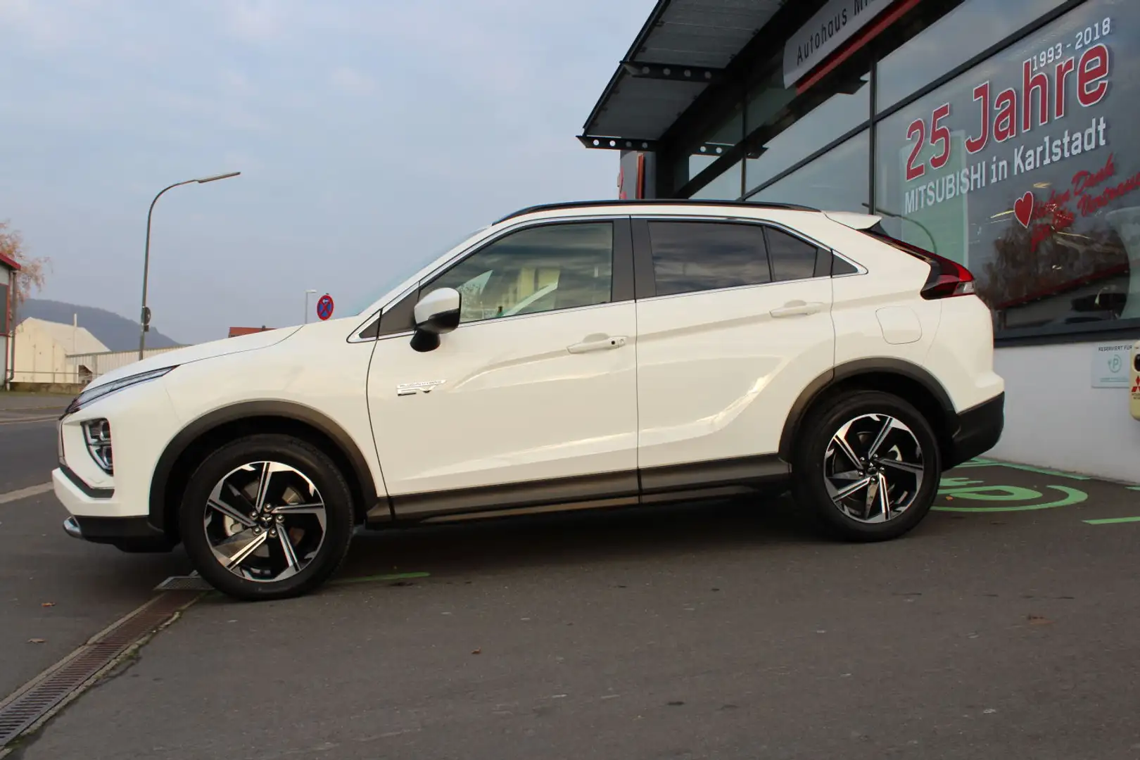 Mitsubishi Eclipse Cross Plug-in Hybrid PLUS 2.4 MIVEC 4WD Blanc - 2