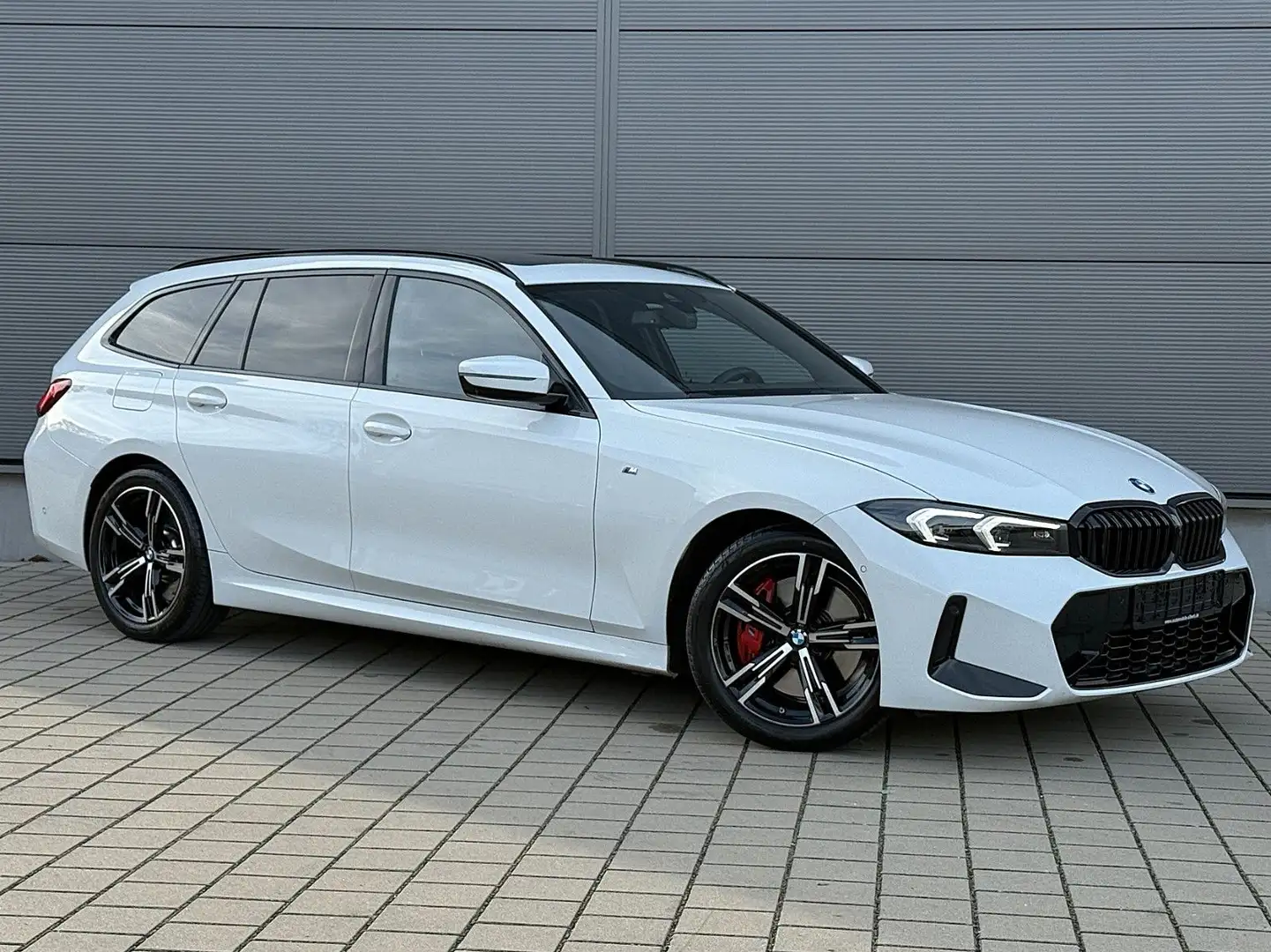 BMW 320 i Tour. M Sport Pro*Pano*DriveAsist*360°* Weiß - 2