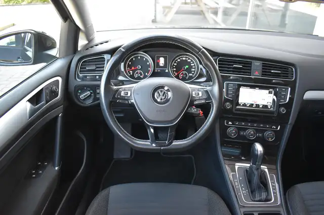 Volkswagen Golf view 11