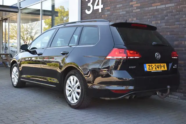 Volkswagen Golf view 2
