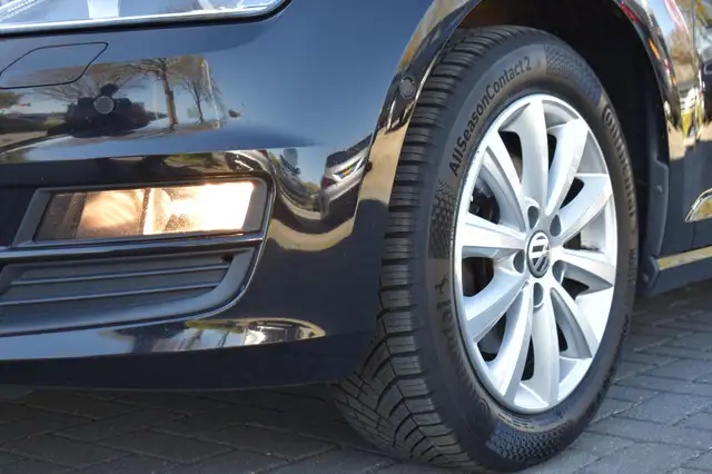 Volkswagen Golf view 14