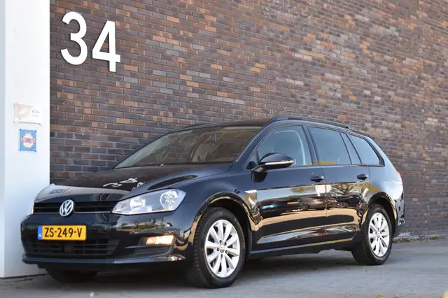Volkswagen Golf view 3