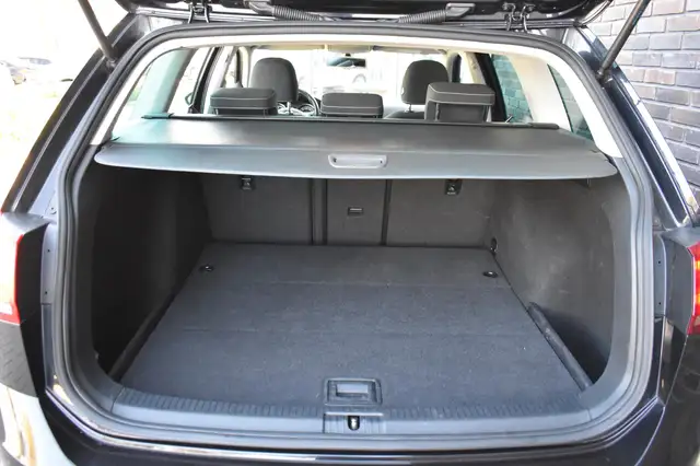Volkswagen Golf view 6