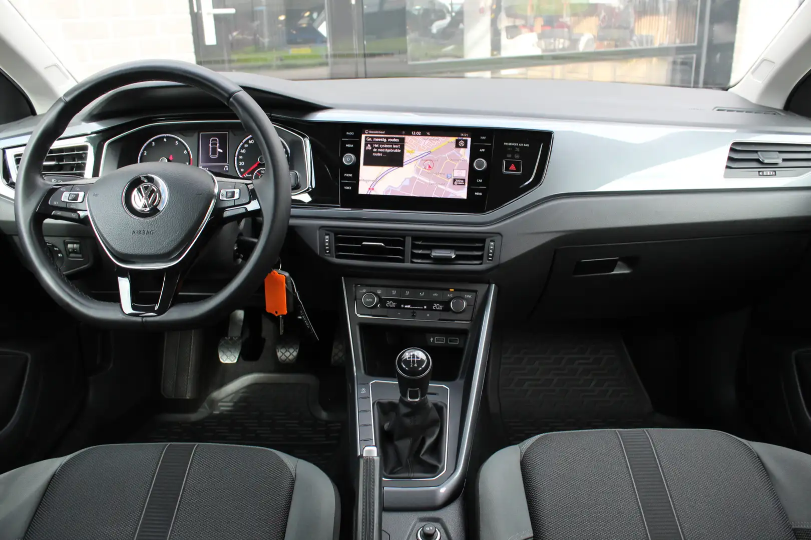 Volkswagen Polo 1.0 TSI Highline / Carplay / Navigatie / Climate / Grijs - 2
