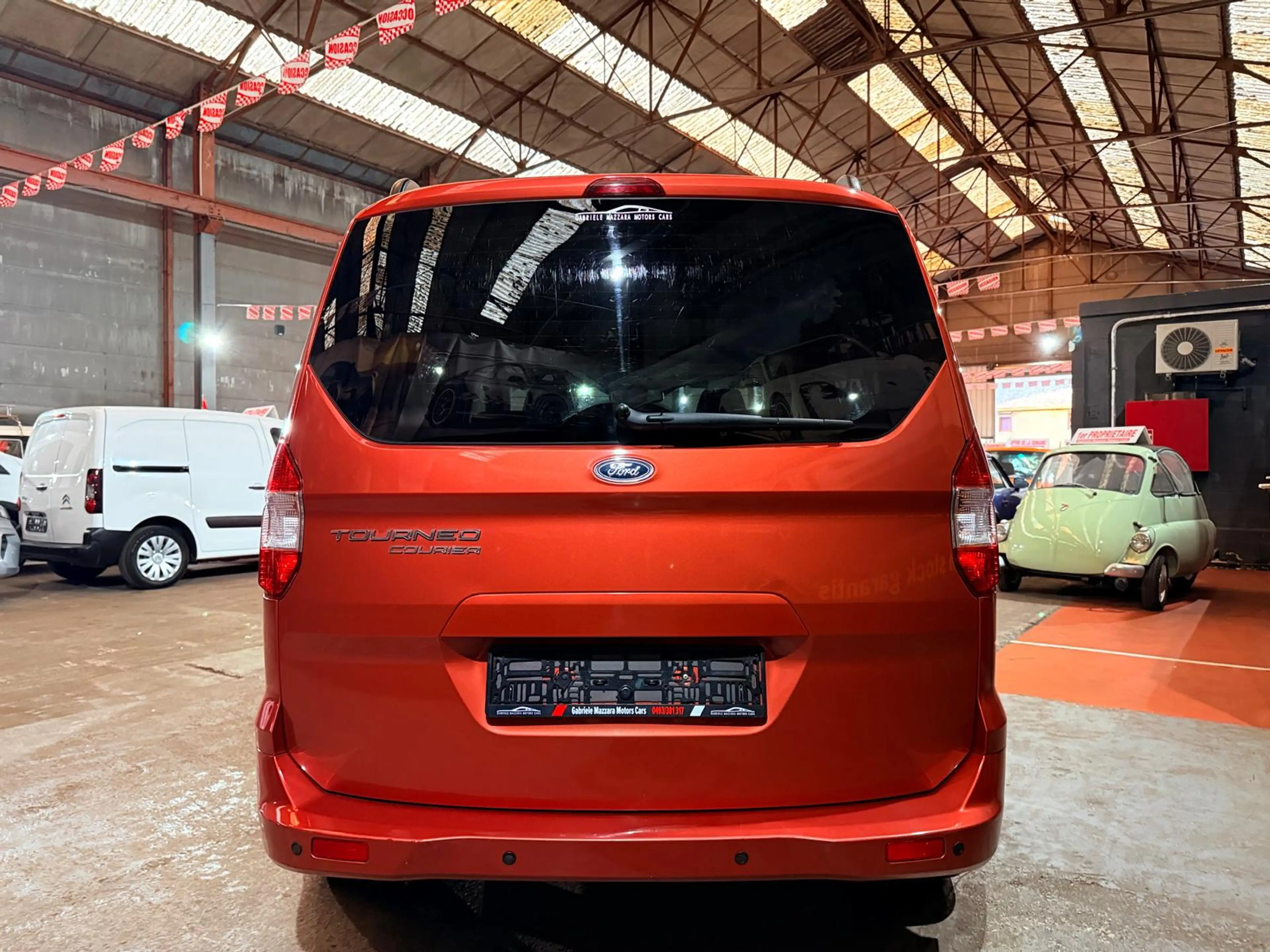 Ford Tourneo Courier 1.5 TDCi 5Places Airco Sieges chauffants Bluetooth — photo 6