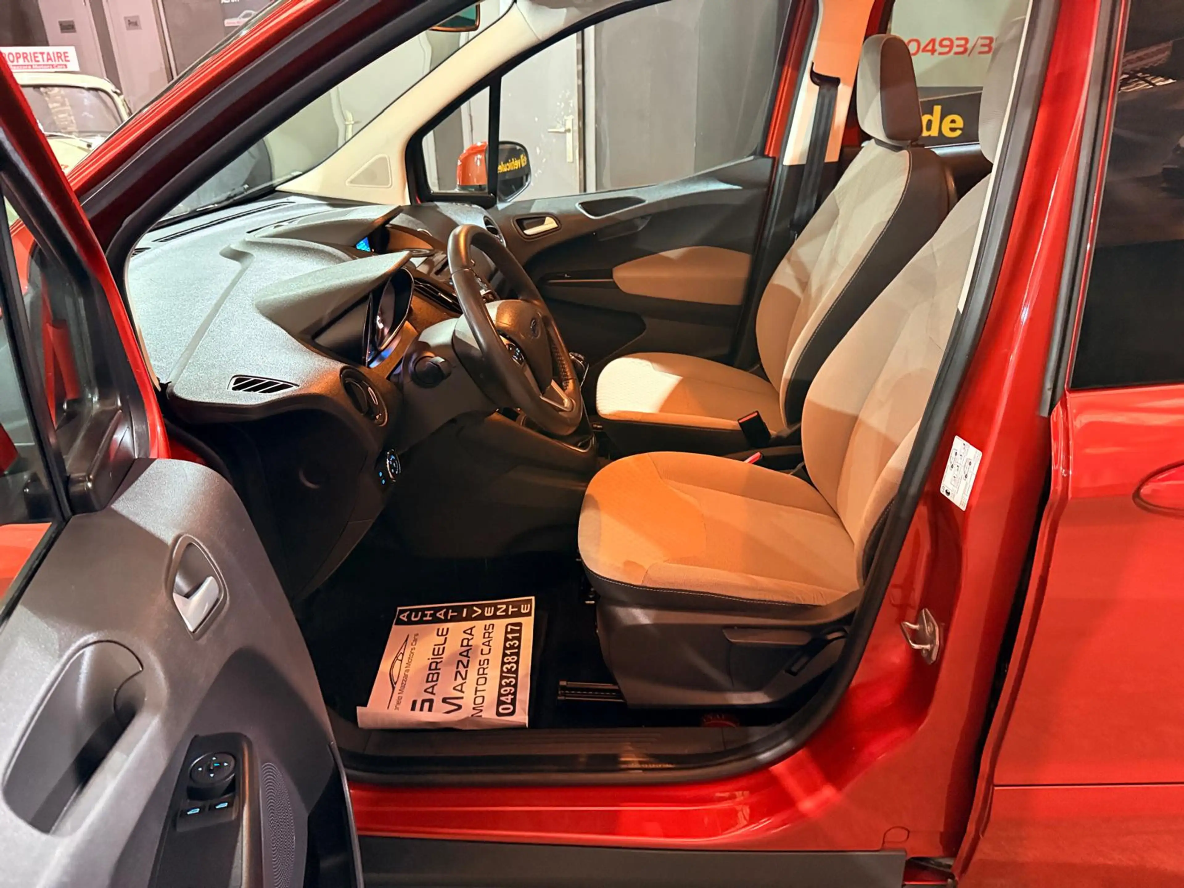 Ford Tourneo Courier 1.5 TDCi 5Places Airco Sieges chauffants Bluetooth — photo 11
