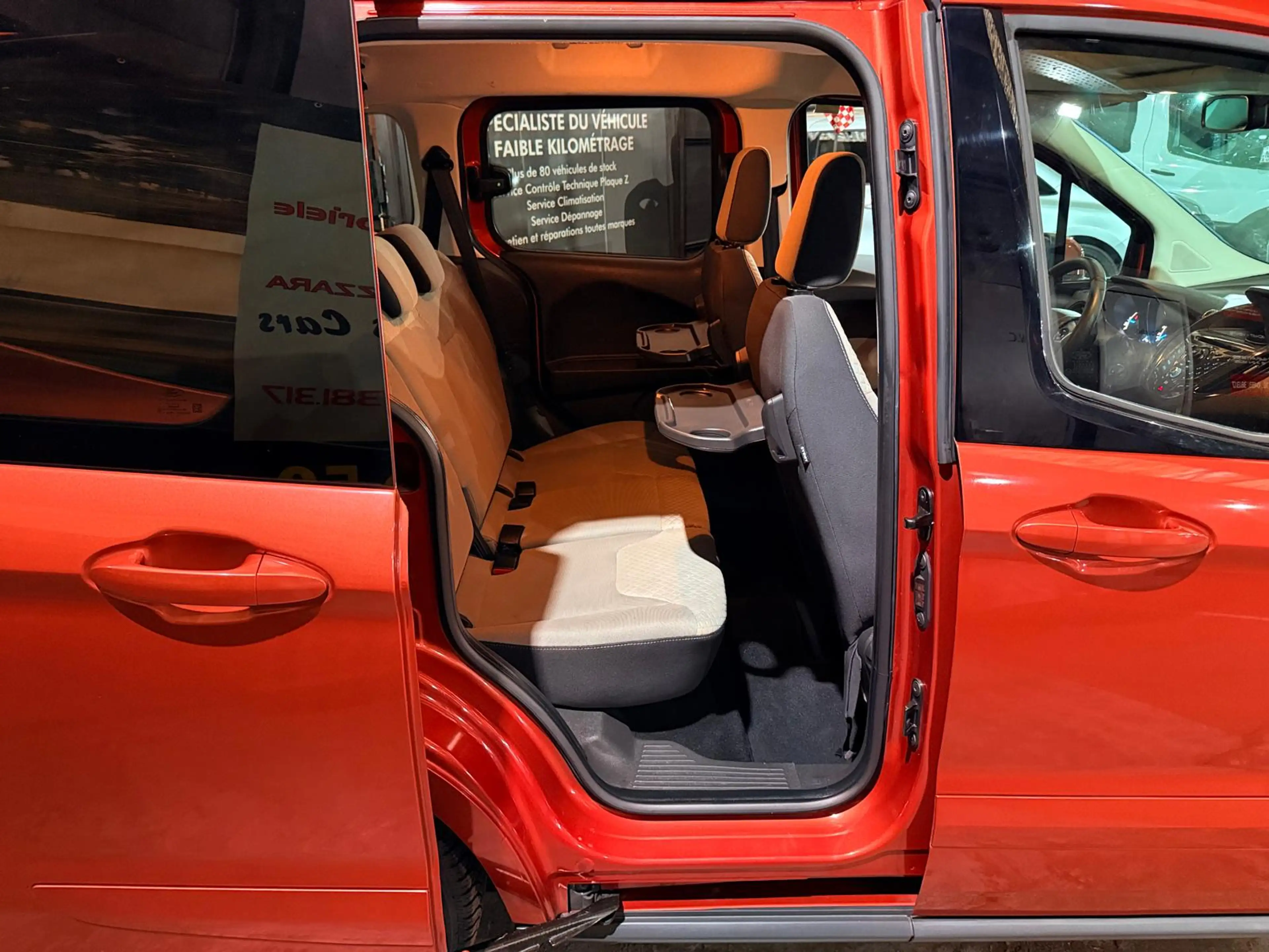 Ford Tourneo Courier 1.5 TDCi 5Places Airco Sieges chauffants Bluetooth — photo 15