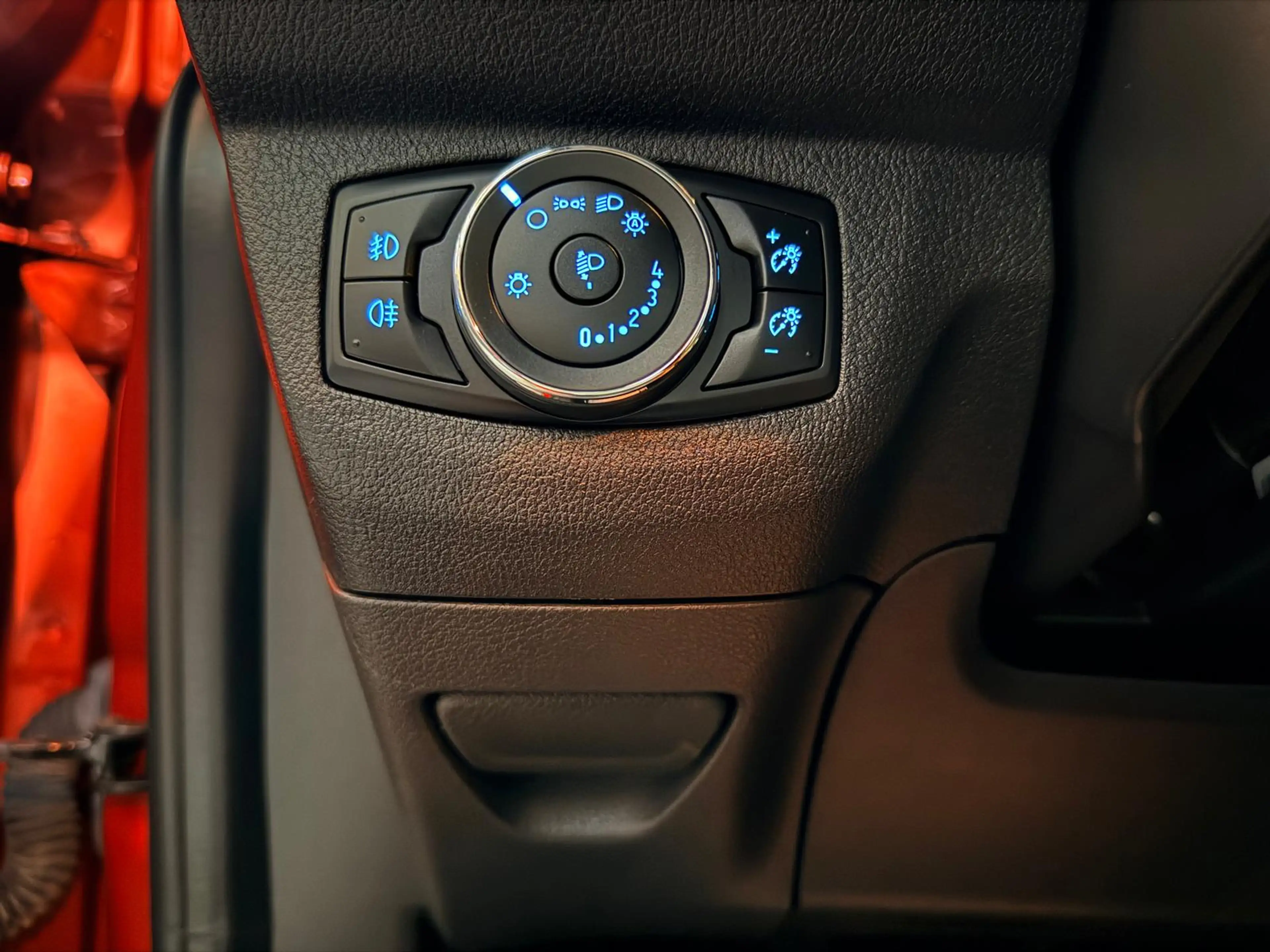 Ford Tourneo Courier 1.5 TDCi 5Places Airco Sieges chauffants Bluetooth — photo 12