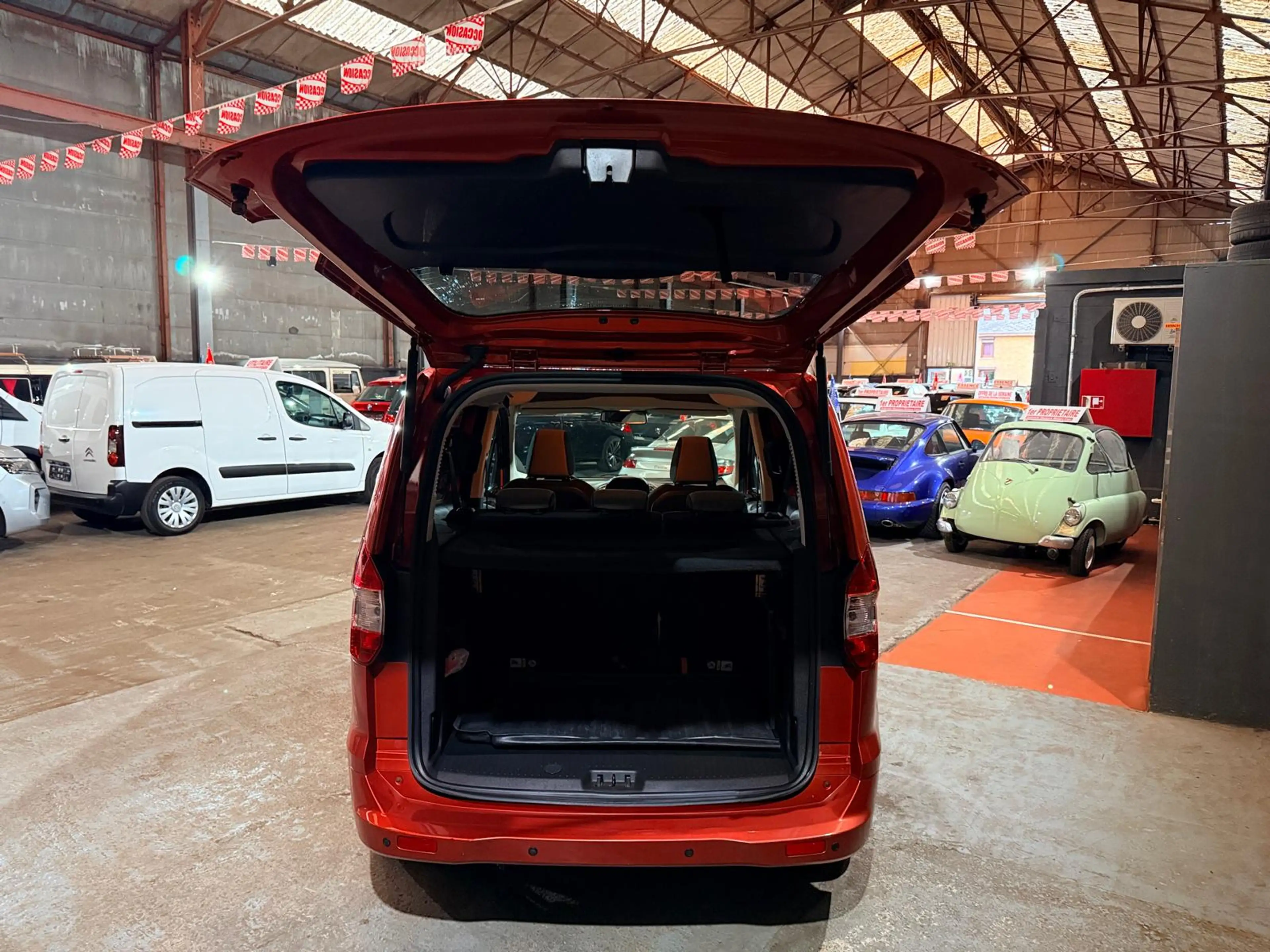 Ford Tourneo Courier 1.5 TDCi 5Places Airco Sieges chauffants Bluetooth — photo 8