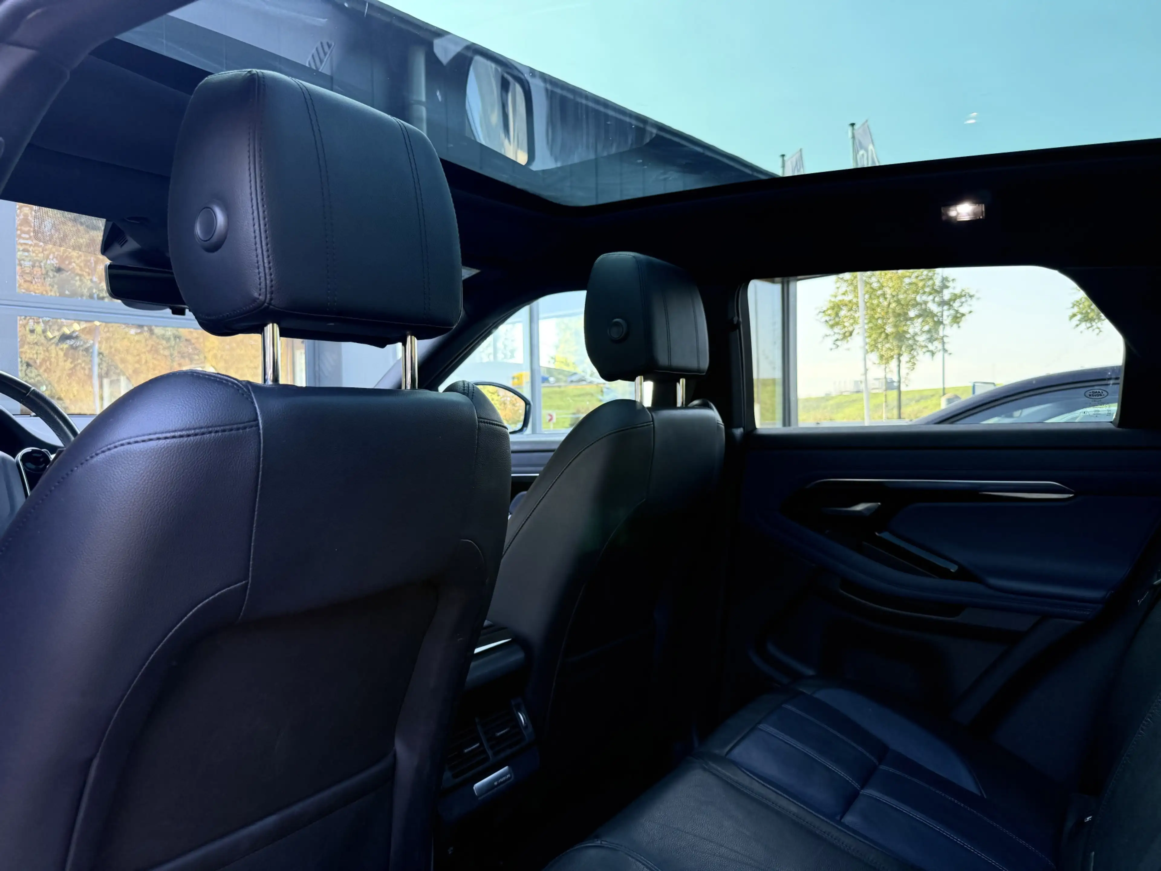 Land Rover Range Rover Evoque 2.0 P200 AWD R-Dynamic S Pano — photo 28