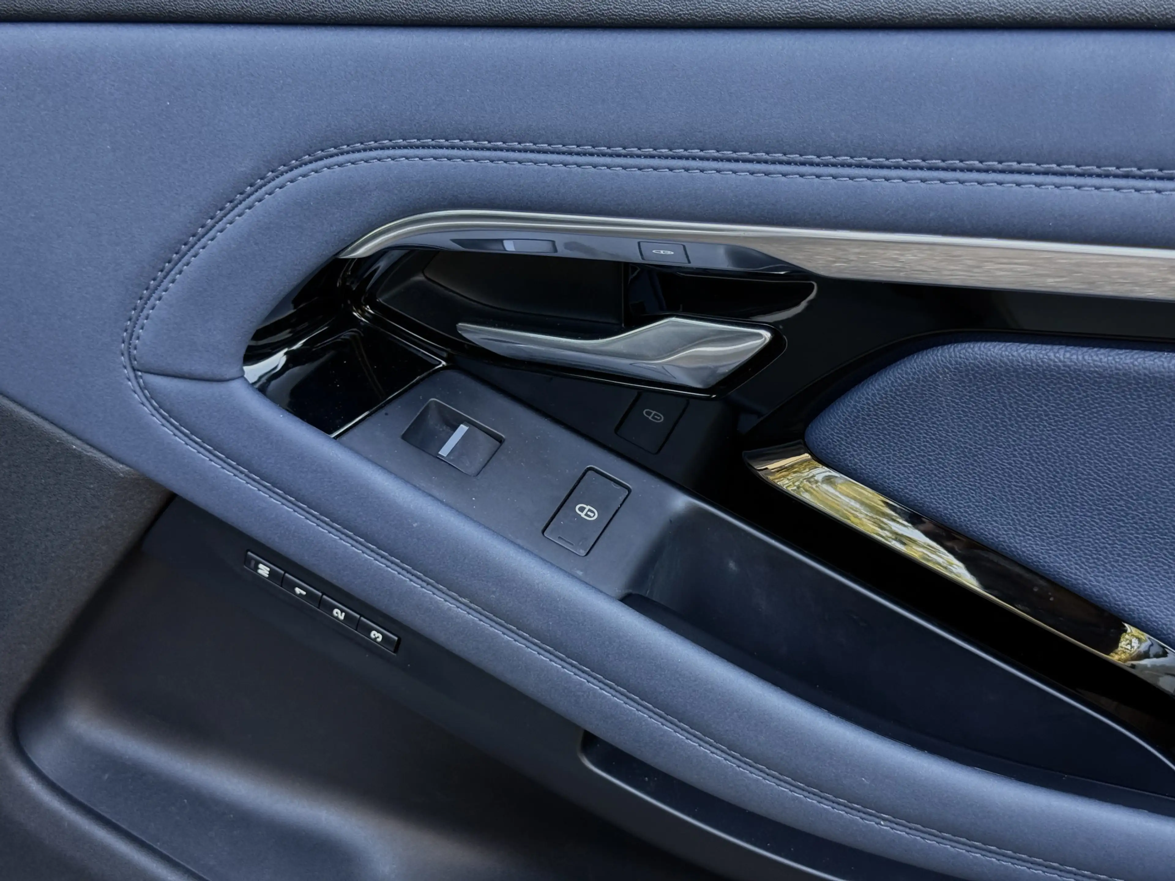 Land Rover Range Rover Evoque 2.0 P200 AWD R-Dynamic S Pano — photo 27