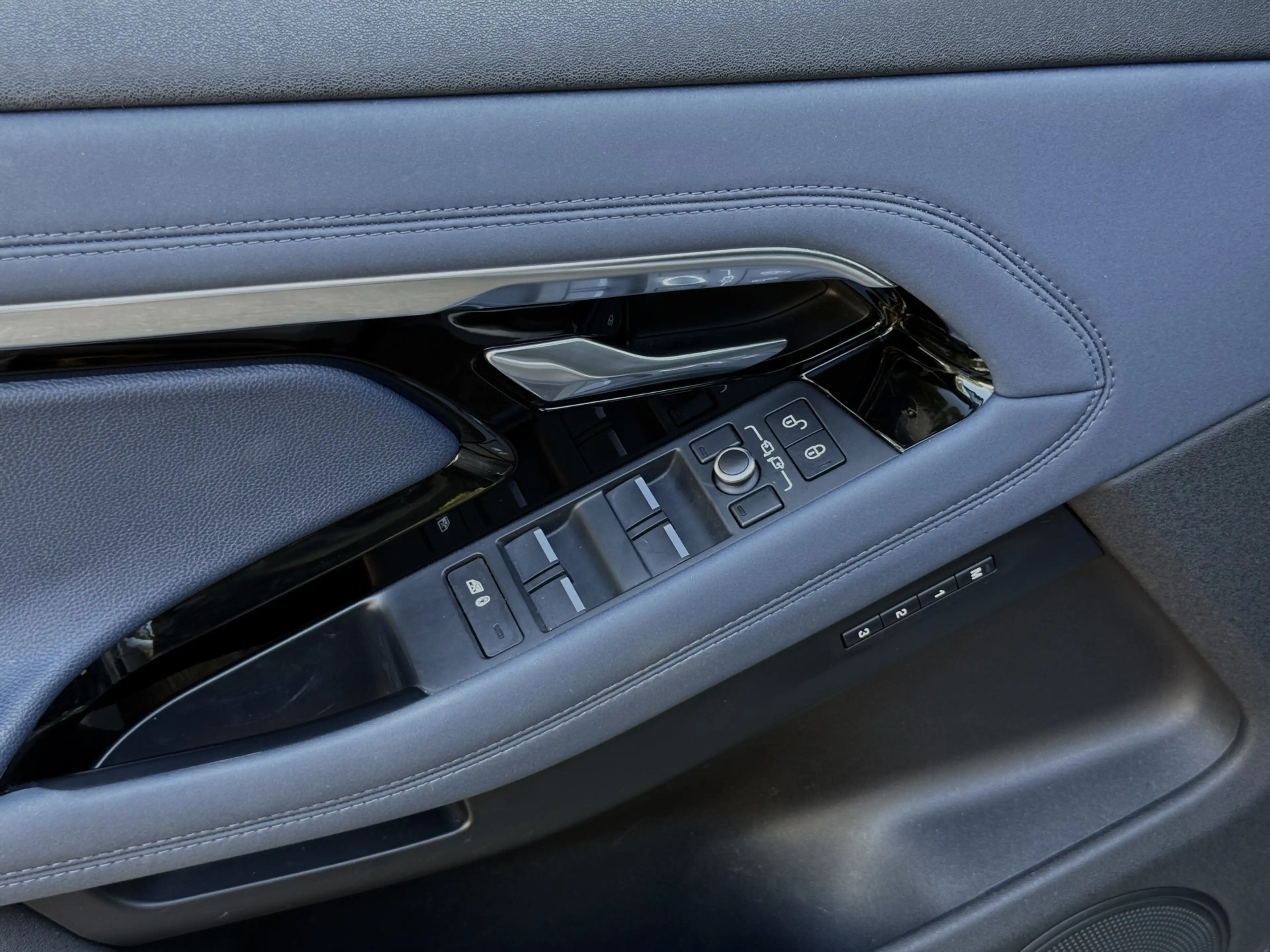 Land Rover Range Rover Evoque 2.0 P200 AWD R-Dynamic S Pano — photo 22