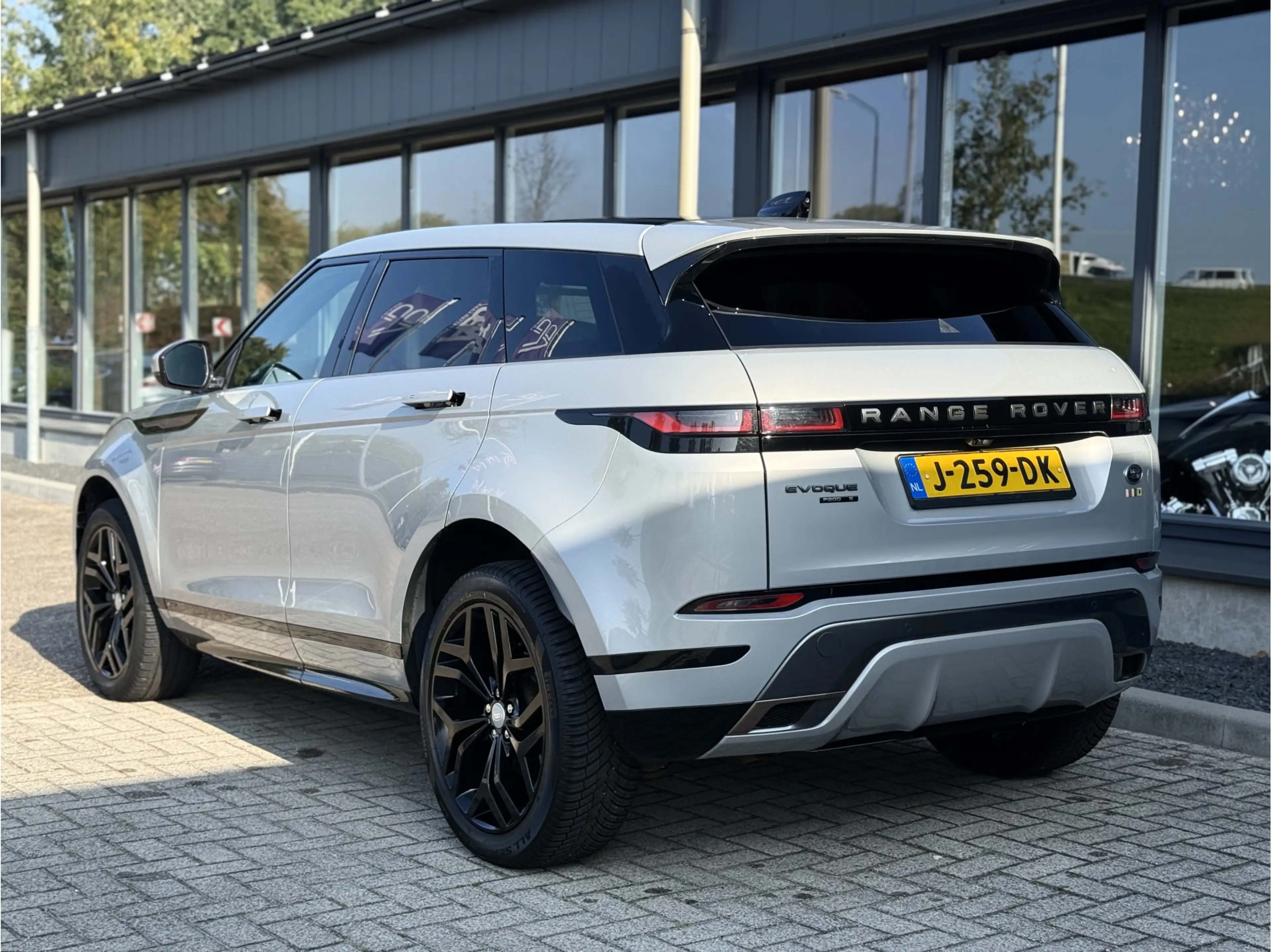 Land Rover Range Rover Evoque 2.0 P200 AWD R-Dynamic S Pano — photo 2