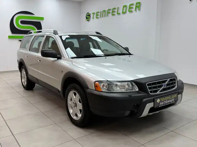 Volvo XC70 D5 AWD AHK/TEMPOMAT/SITZHEIZUNG