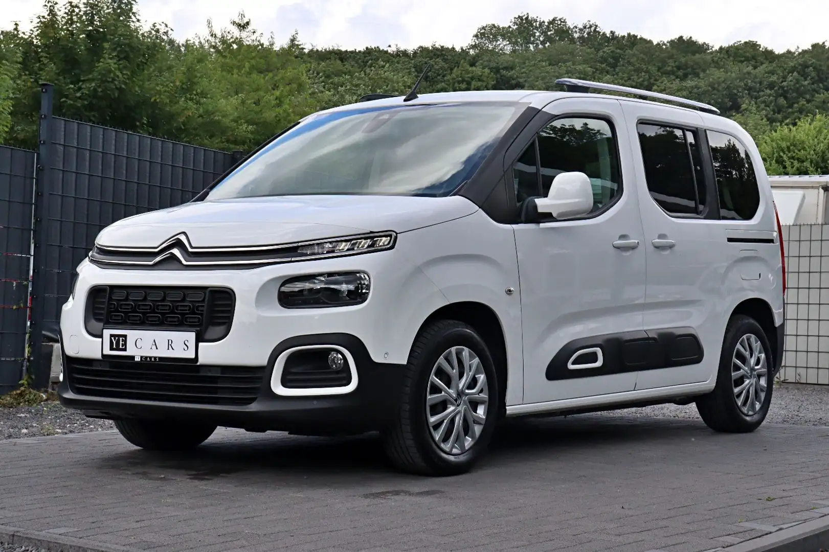 Citroen Berlingo Feel M *NAVI*RFK*KINDER-PAKET*CAR-PLAY Wit - 2
