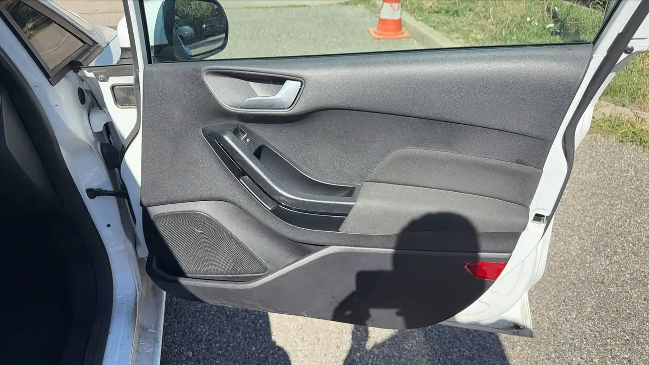 Ford Fiesta 5 portes — photo 23