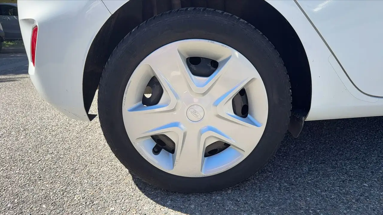 Ford Fiesta 5 portes — photo 16